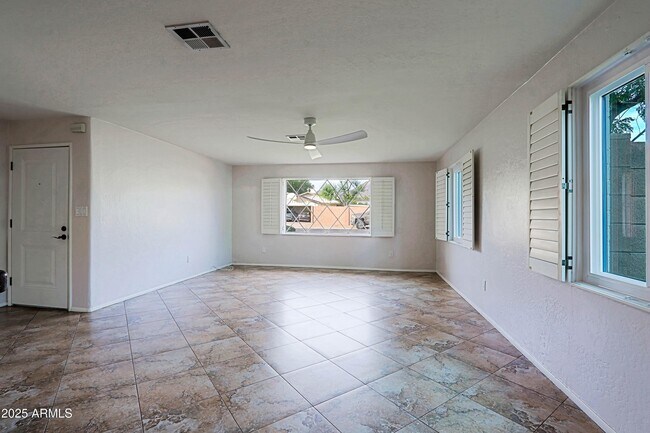 Building Photo - 5509 E Cheery Lynn Rd