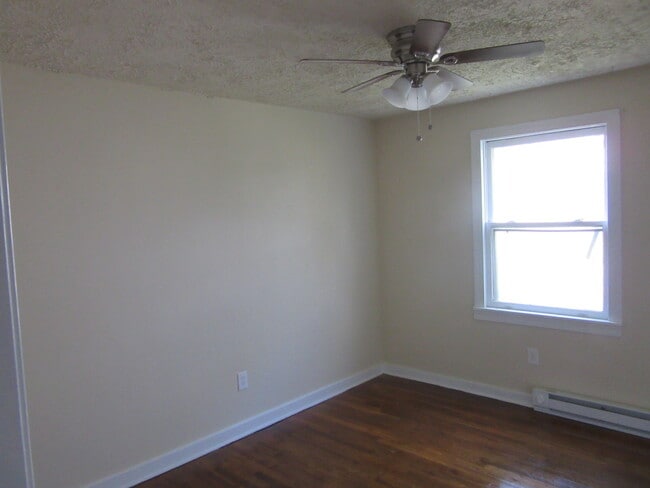 Building Photo - 721 Miller St