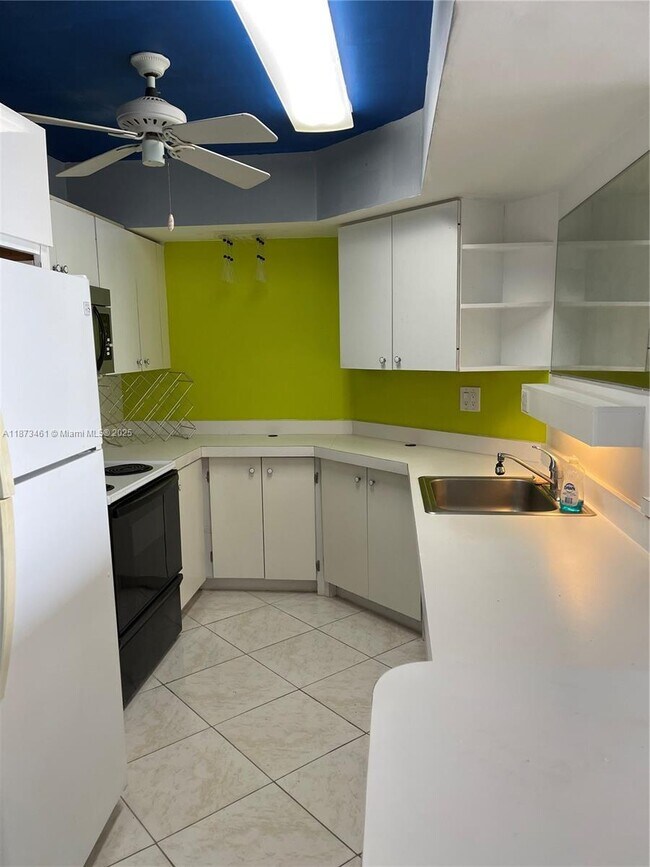 Building Photo - 3111 N Ocean Dr