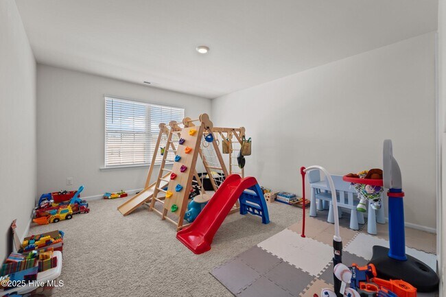 Building Photo - 280 Roberts Pl