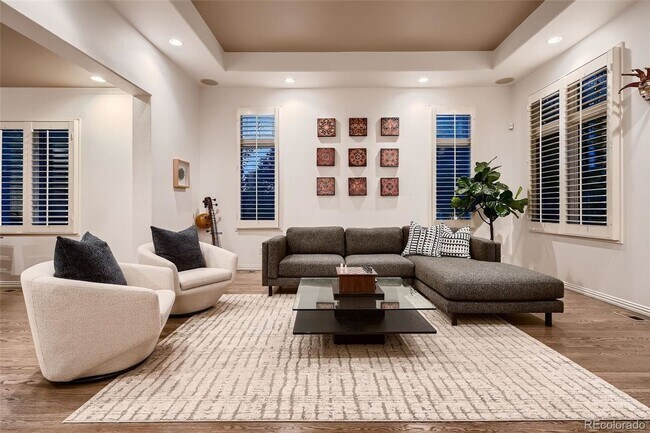 Building Photo - Extravagant home with lots to offer!