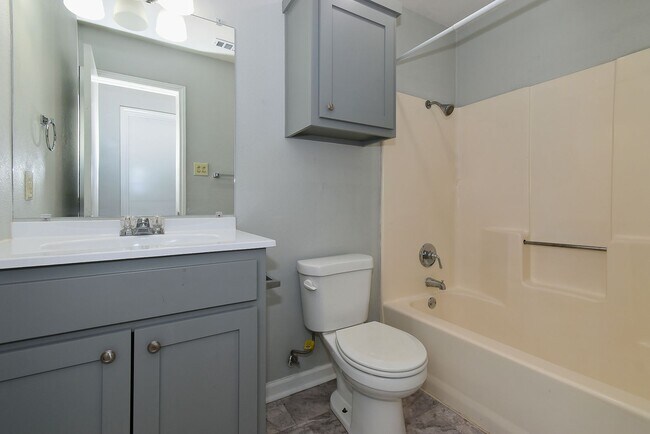 Building Photo - PEPERPORT.3913-3915