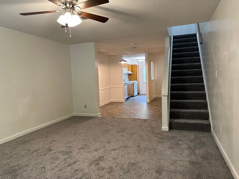 Building Photo - 2500 Avent Ferry Rd