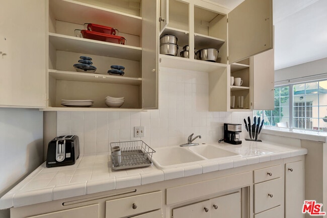 Building Photo - 4035 Inglewood Blvd