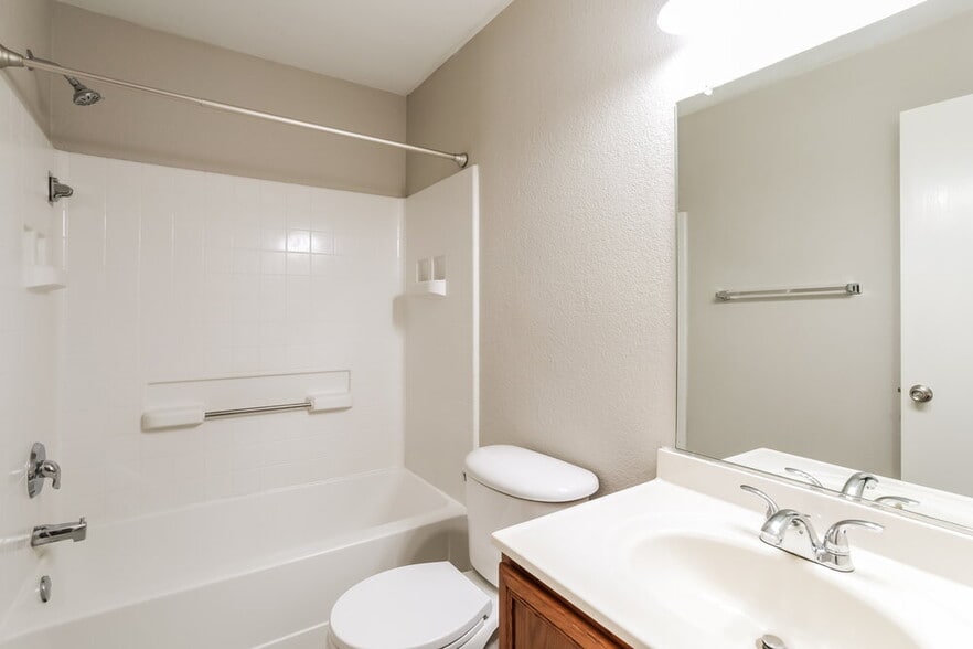 Building Photo - 1016 Fort Apache Dr