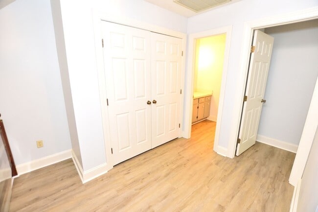 Building Photo - 1048 Ridgemeadow Ln