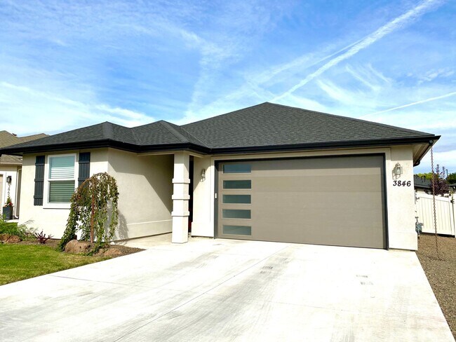 Building Photo - Lovely Single Level 3 Bed 2 Bath Home in M...