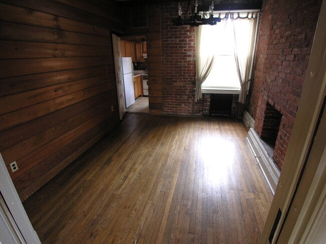 Dining Room - Lionhead