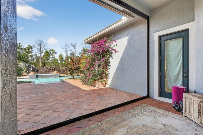 Building Photo - 5407 SW Pomegranate Way