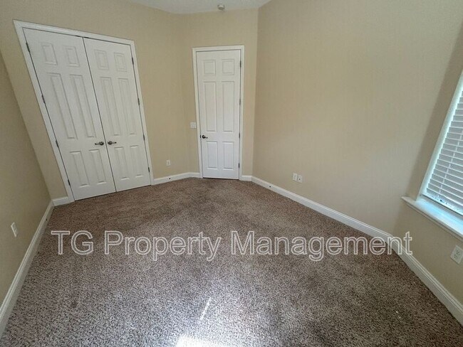 Building Photo - 157 Cloisterbane Dr