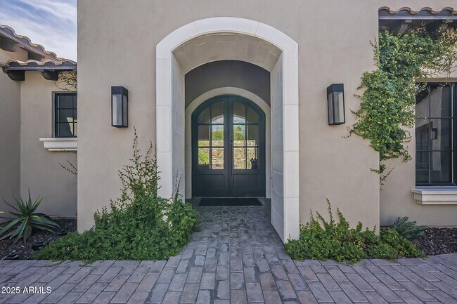 Building Photo - 12016 N Sunset Dr