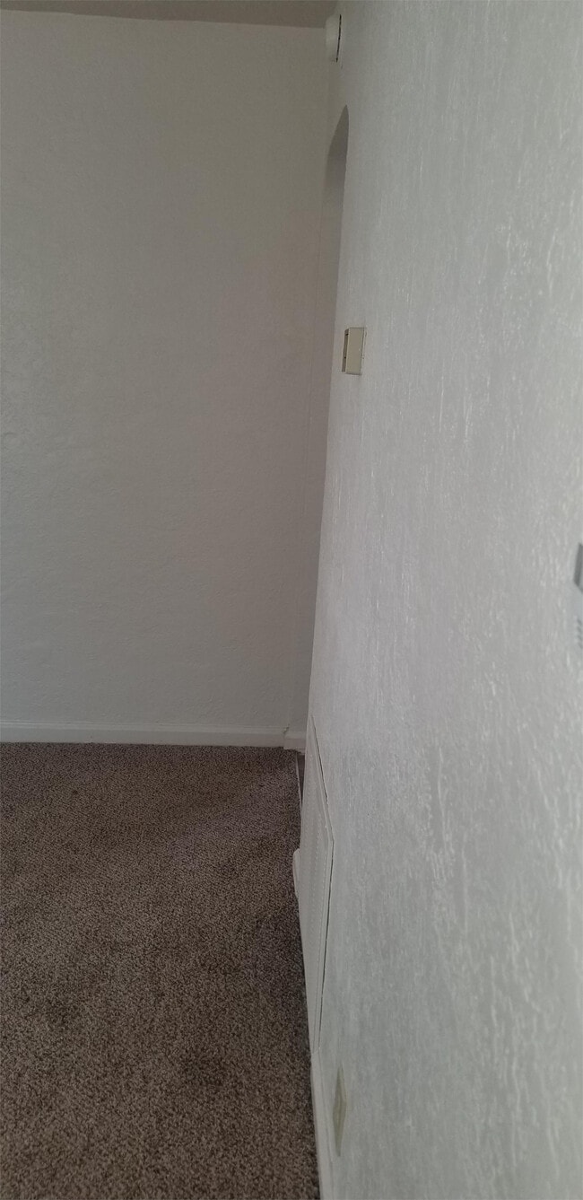 Building Photo - 1010 Garnet St NE