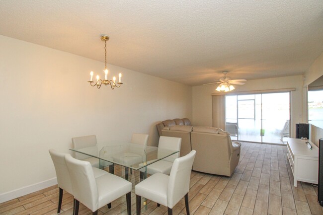 Building Photo - ** 2/2 FIRST FLOOR EMERALD LAKES BEAUTY RE...