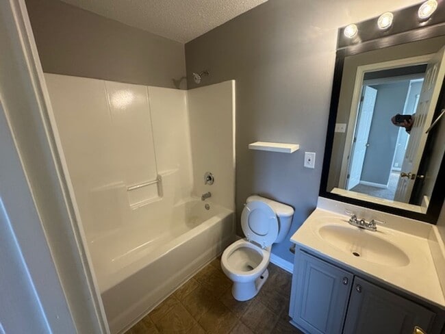 Building Photo - 1858 Cannonville Rd