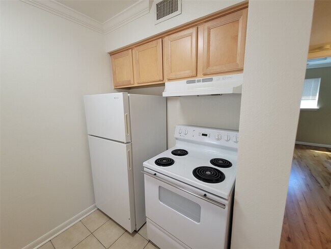 Building Photo - 1530 Heights Blvd