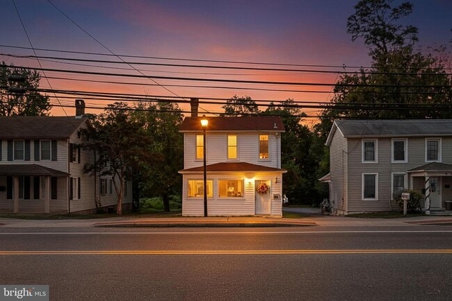 Building Photo - 426 Main St