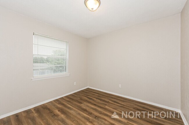 Building Photo - 4 BR/2BA | Newly Renovated Single Family Home | Covered Patio  | Fenced backyard!