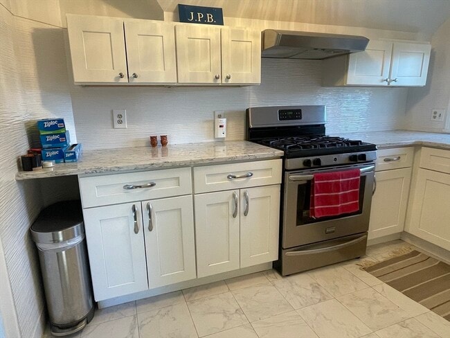 Building Photo - 1420-1426 Centre St