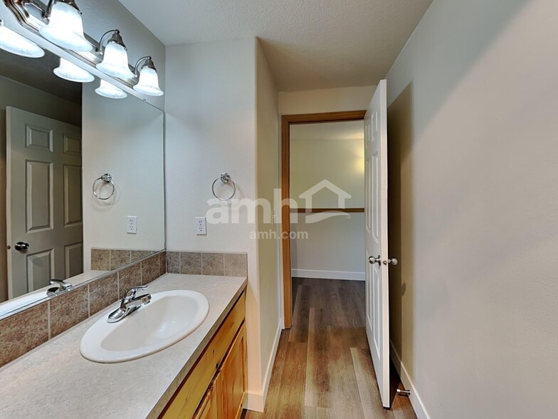 Building Photo - 475 Donna Dr