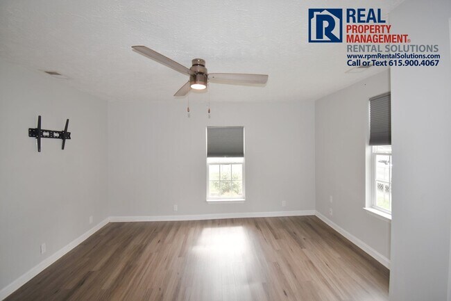 Building Photo - Adorable fenced in 3 bd 2 ba home in Murfr...