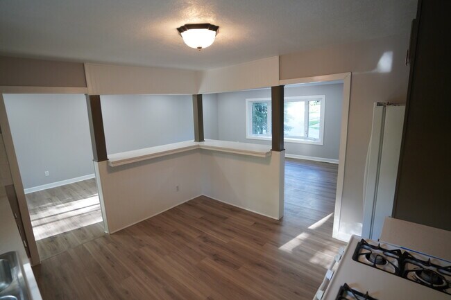 Building Photo - 1501 N Freund Ave