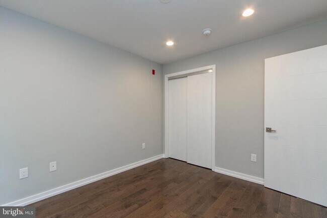 Building Photo - 908 S 21st St