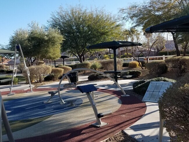 Building Photo - ~~Beautiful Mountains Edge Townhome!  3 Bed, 2.5 Bath ~ New! New! New!