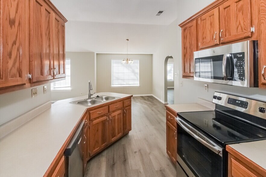 Building Photo - 6163 E Morgan Manor Dr