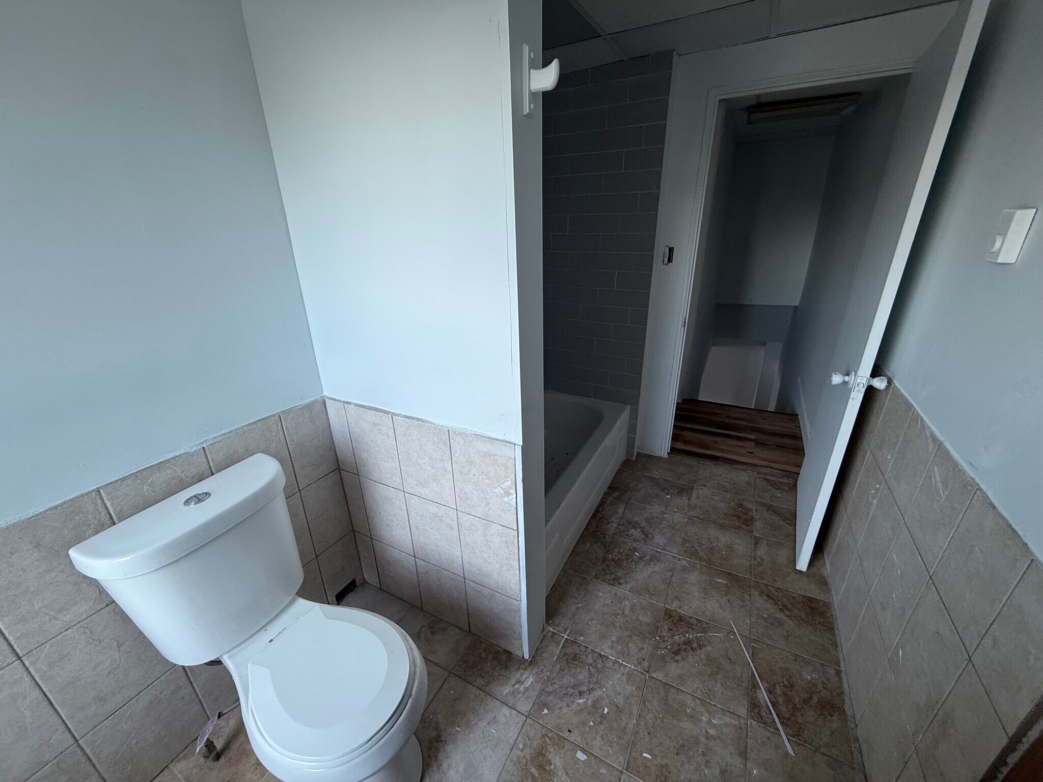 Building Photo - 604 E Market St