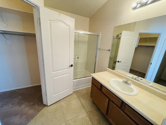 Building Photo - 39974 W Thornberry Ln