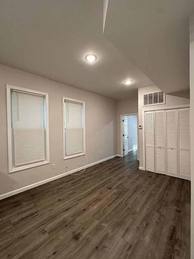 Building Photo - 38 Clendenny Ave