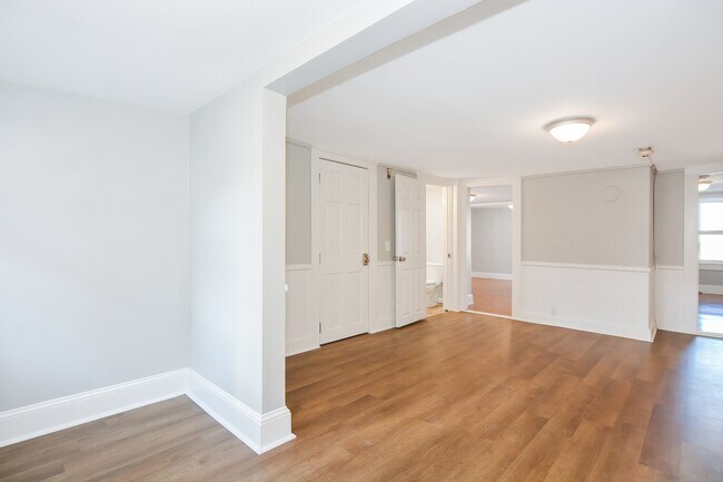 Building Photo - 39 Bourne St