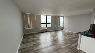 Building Photo - 5100 N Marine Dr