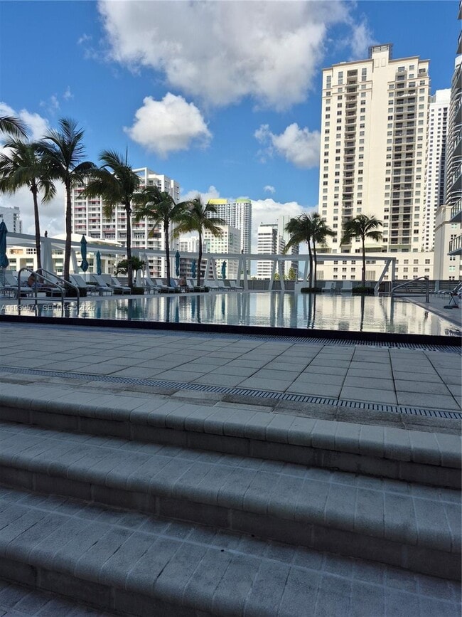 Building Photo - 1111 SW 1st Ave