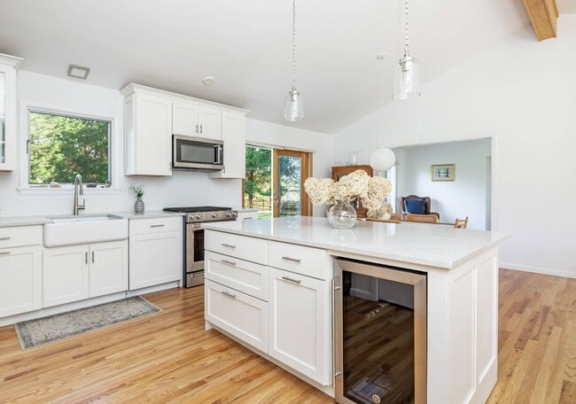 Building Photo - 237 Blank Ln