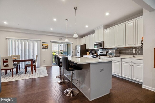 Building Photo - 7843 Otterbein Way