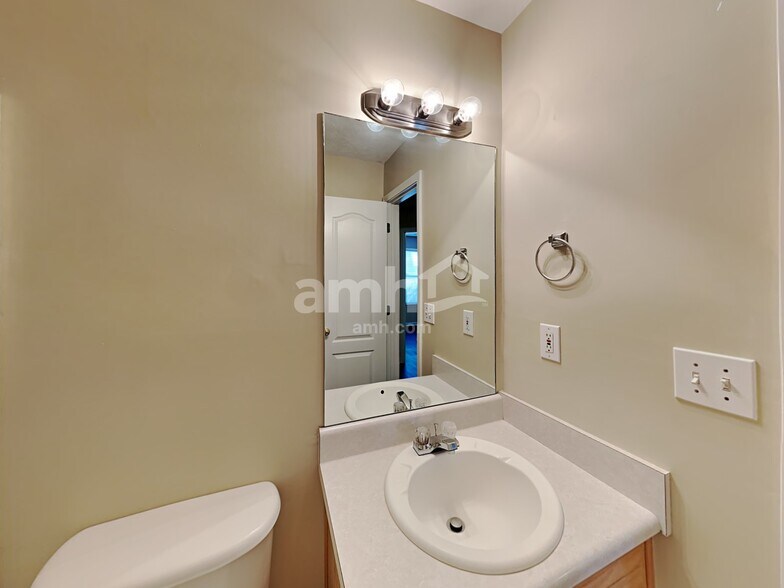 Building Photo - 532 Halley Way
