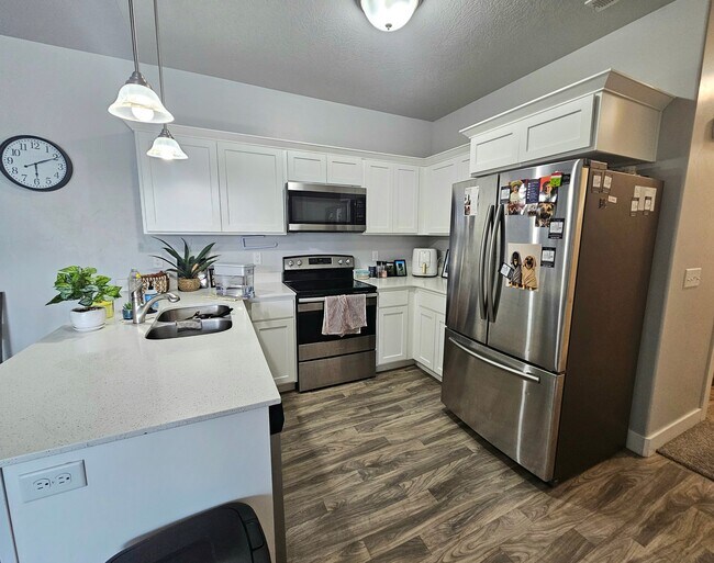 Building Photo - 14648 McKellen Dr