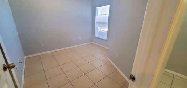 Building Photo - 205 Schoolside Dr