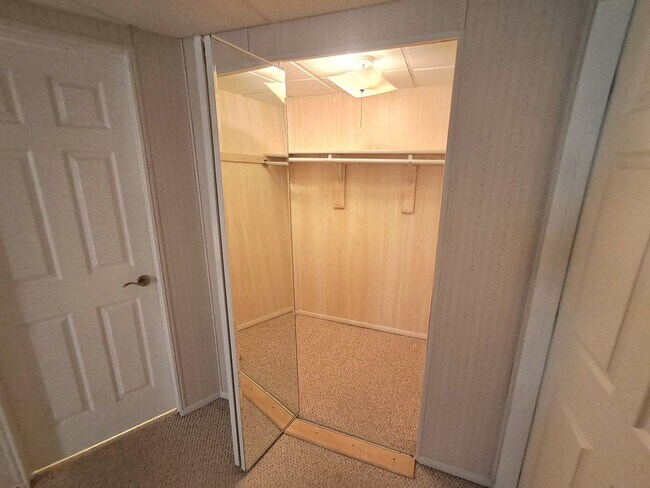 Building Photo - $2,595 - 4 Bed / 3 Bath Home with Fully Fe...