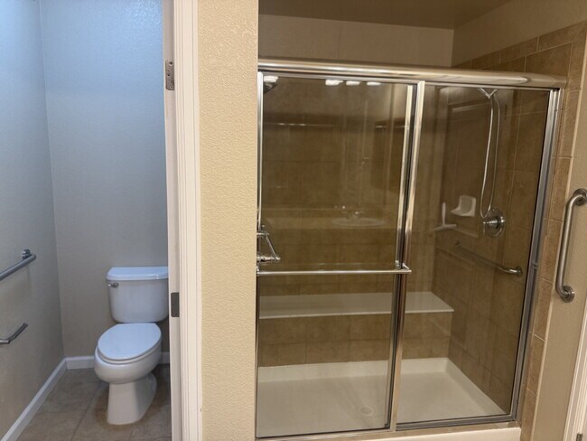 Building Photo - "2-Bed, 2-Bath Condo in The Vallagio – Your Perfect Retreat!"