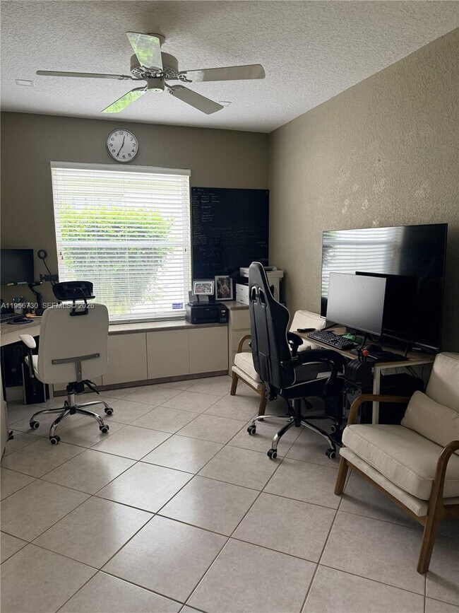 Building Photo - 10390 Utopia Cir E