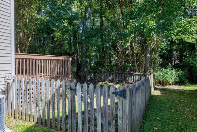 Building Photo - 520 Wyndham Dr
