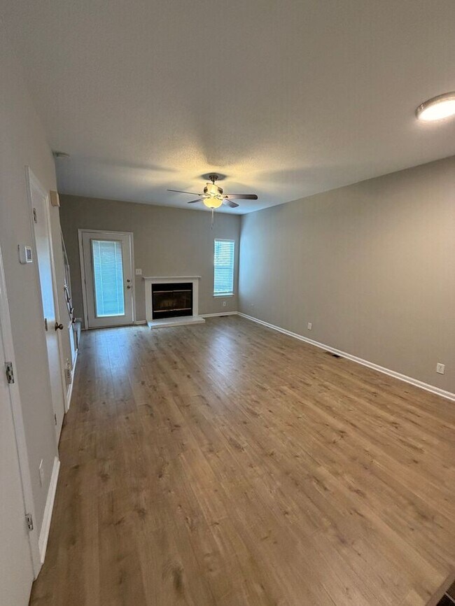 Building Photo - @ Bedrooms 1.5 Bath