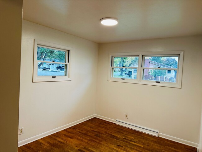 Building Photo - Pet Friendly 5 bedroom, West End, Attached...