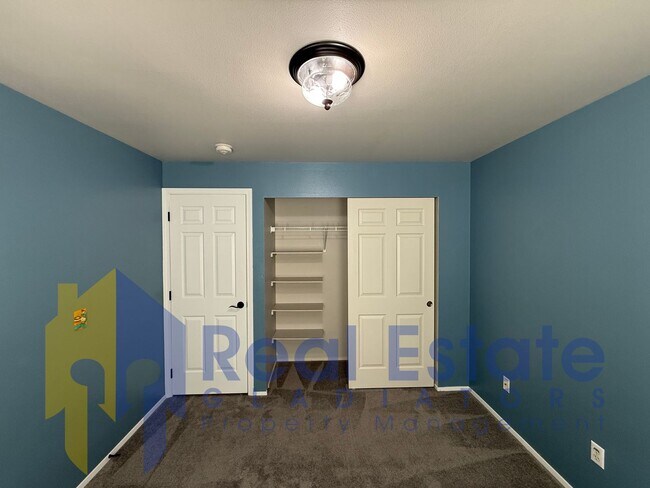 Building Photo - 15817 Lakeview Ave SE