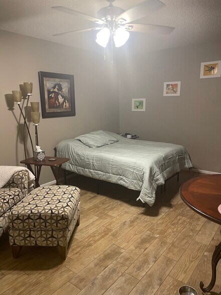 Building Photo - 2120 Lara Dr