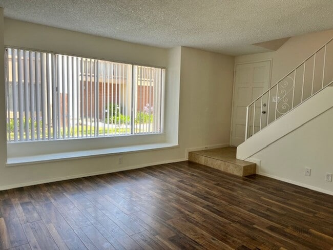 Building Photo - Todd Ranch Condo
