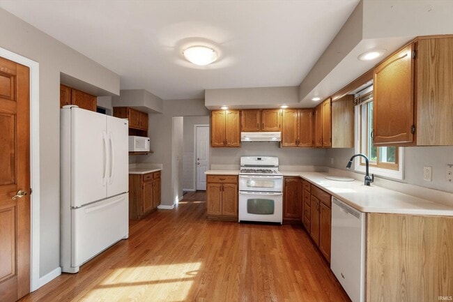 Building Photo - 51595 Harvester Dr