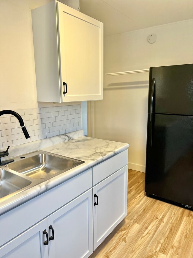 Building Photo - New Listing! 3 bedroom House!